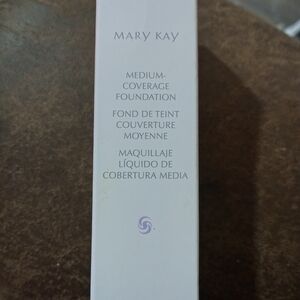 Mary Kay Medium-Coverage Foundation - Cream Shade